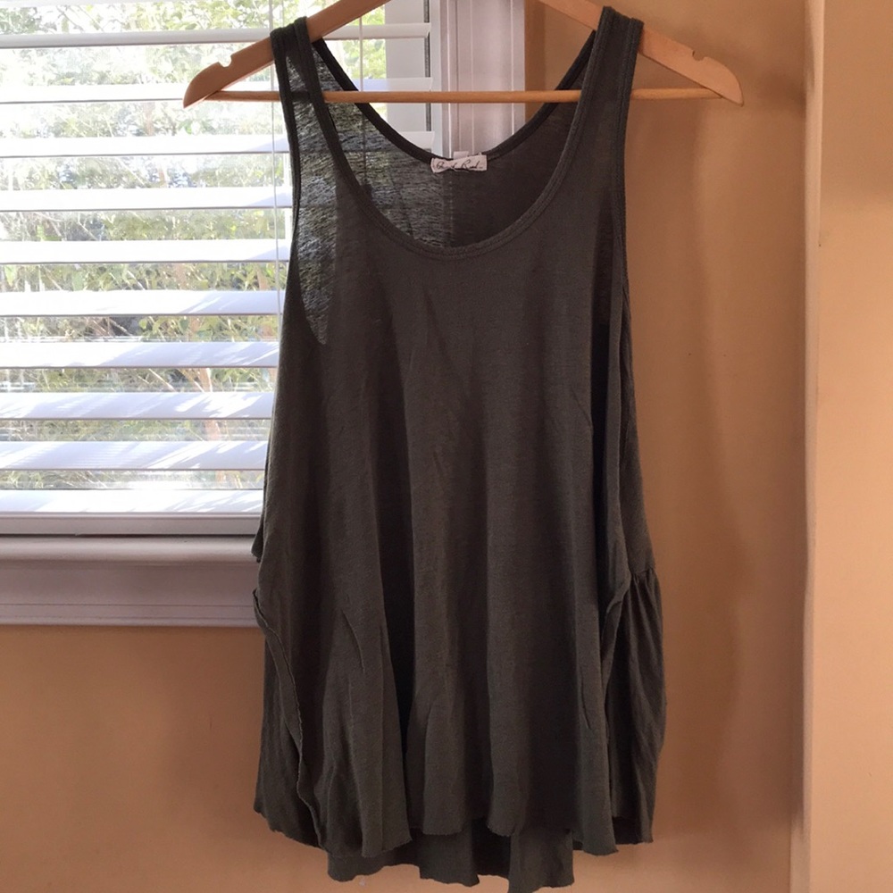Green scoop neck tank